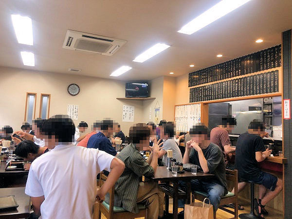 丸福（北浦和）の店内.JPG
