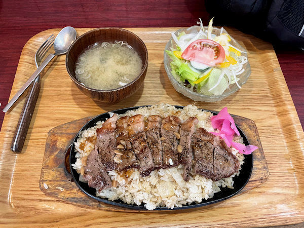 ガーリックピラフステーキの全容.JPG