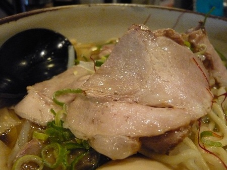 肉まきそばのチャーシュー.JPG
