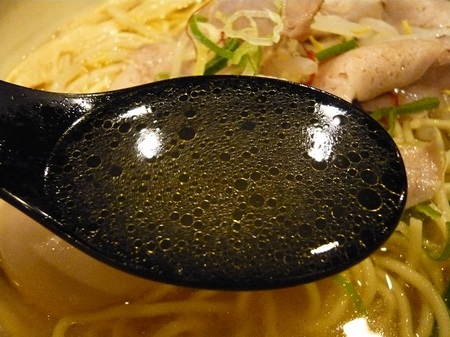 肉まきそば（塩）のスープ.JPG