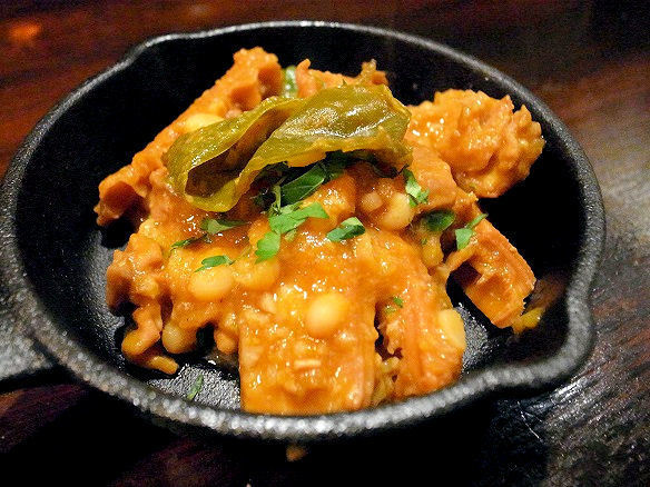 牛豚モツと青唐がらしの煮込み.JPG