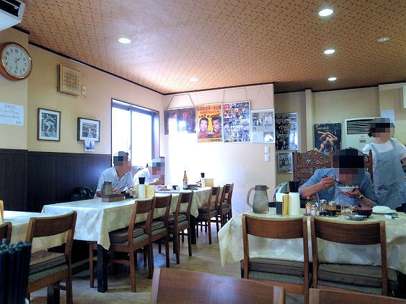店内のテーブル席.JPG