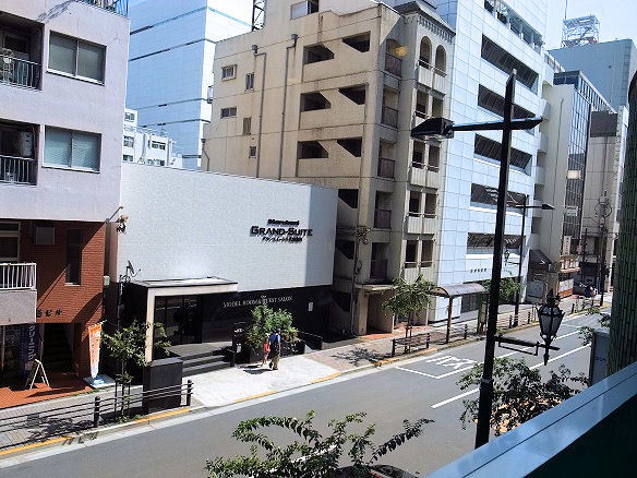 店内から見た外の風景.JPG