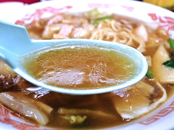 広東麺のスープ.jpg