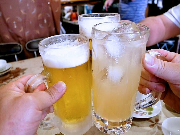 台北餃子専門店で乾杯.jpg