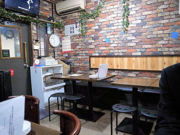 満足ハウスの店内.jpg