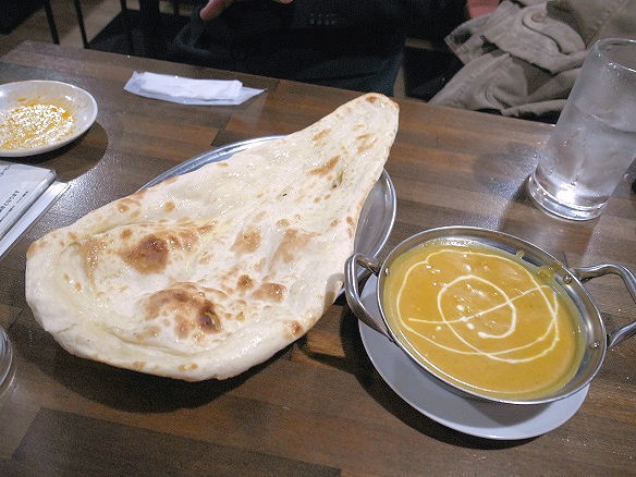 キーマカレーとナン.jpg