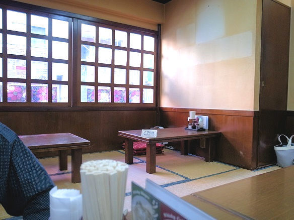 大衆割烹 豊川の店内.jpg