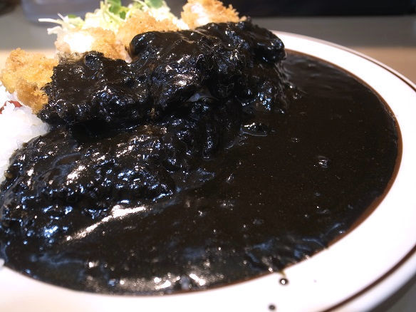 黒カレーのアップ.jpg
