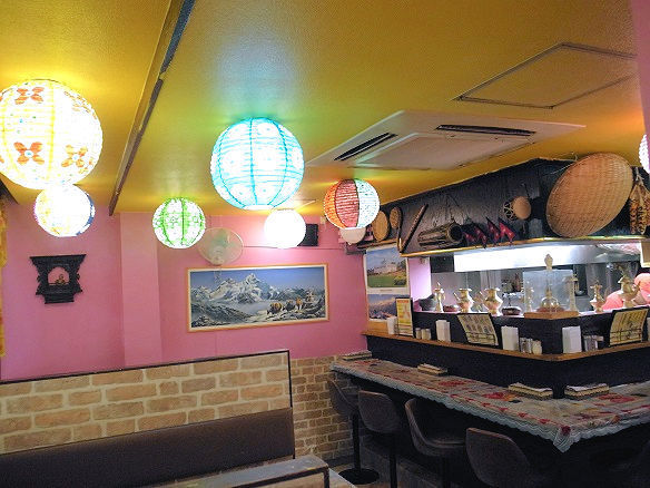 ミトミトカレーの店内.jpg