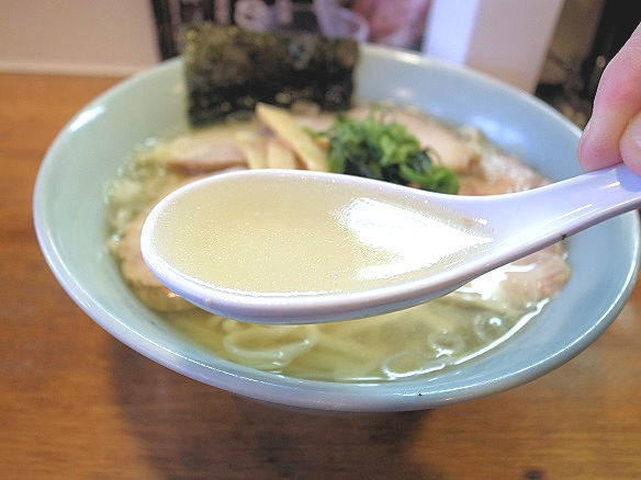 チャーシューメンのスープ.JPG