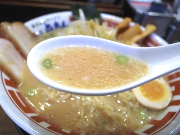 東京豚骨ラーメンのスープ.JPG