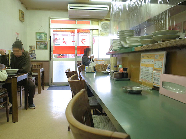 志那そば 大陸の店内.JPG