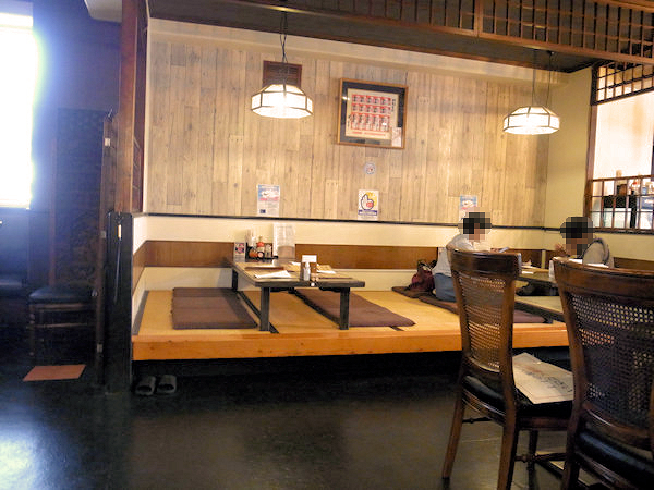 ステーキやるじゃんの店内.JPG