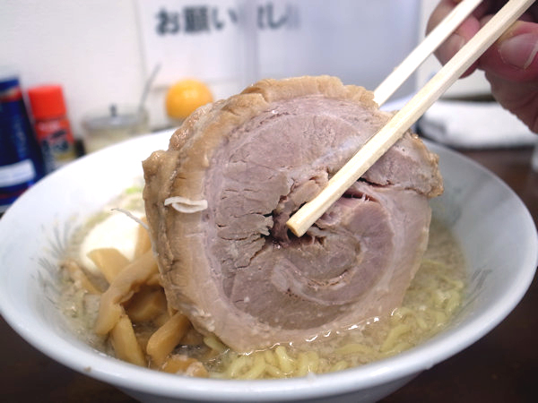 川越市 ラーメンひかり 陸の孤島に 頑者 の姉妹店 醤油豚骨スープが美味しいね おいしい店 うまい店 安い店