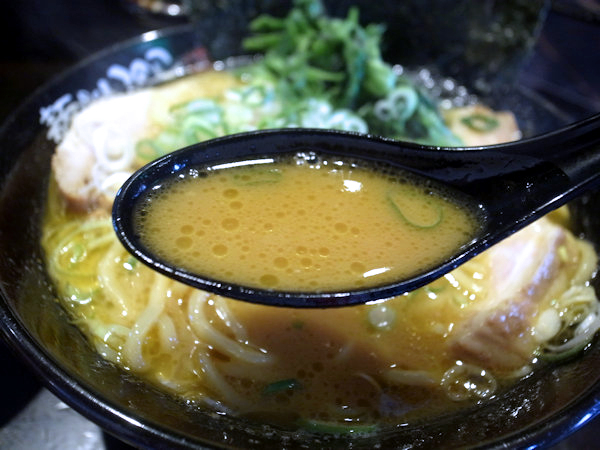 豚骨醤油スープ.JPG