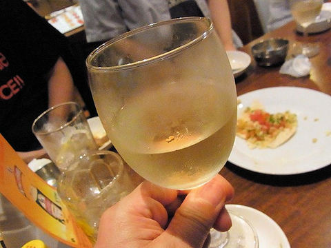 インドダーワの白ワイン.JPG