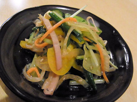 お通しの中華サラダ.JPG